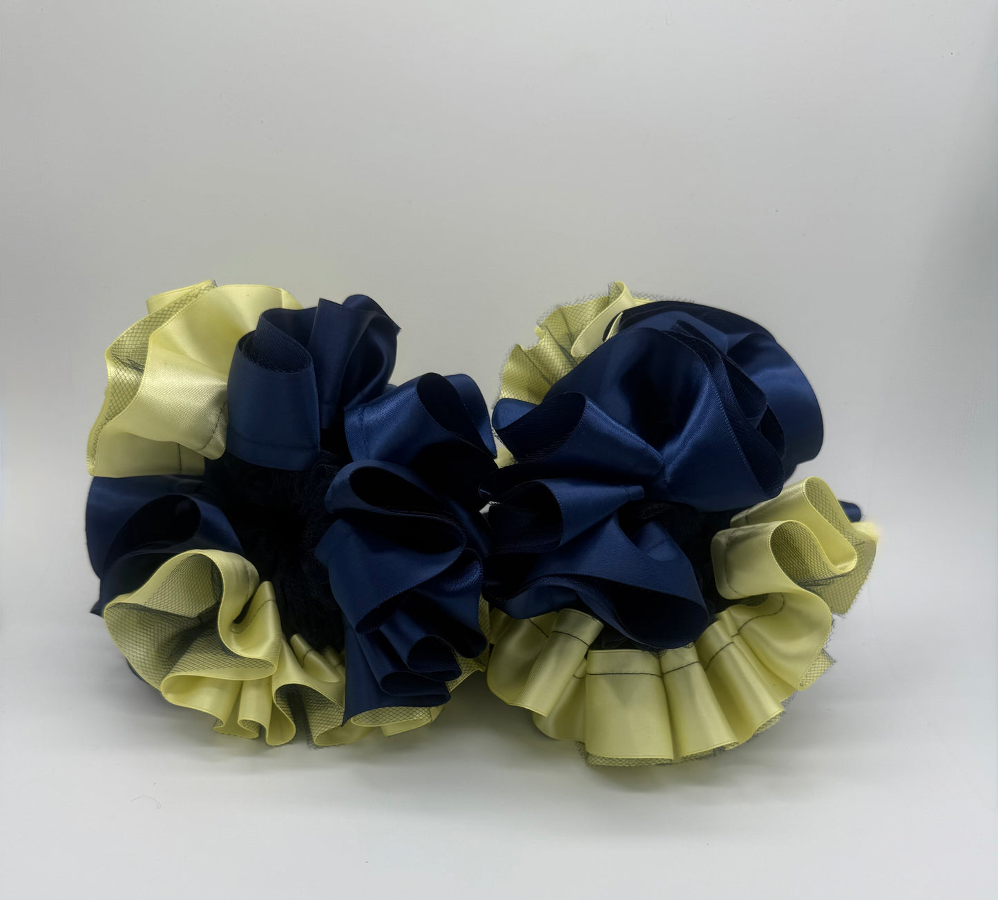 School color Ruffle socks