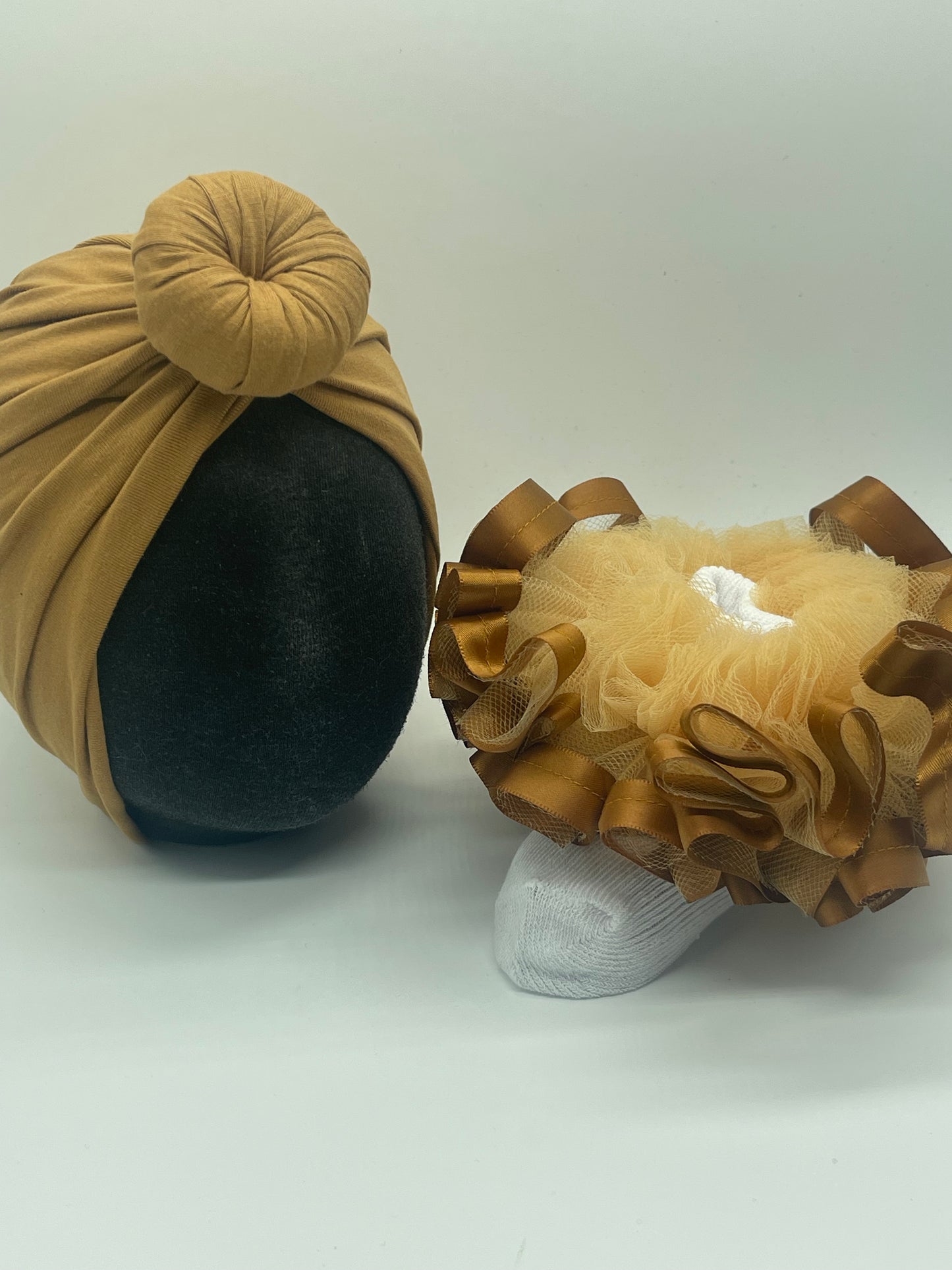 Copper ruffle socks