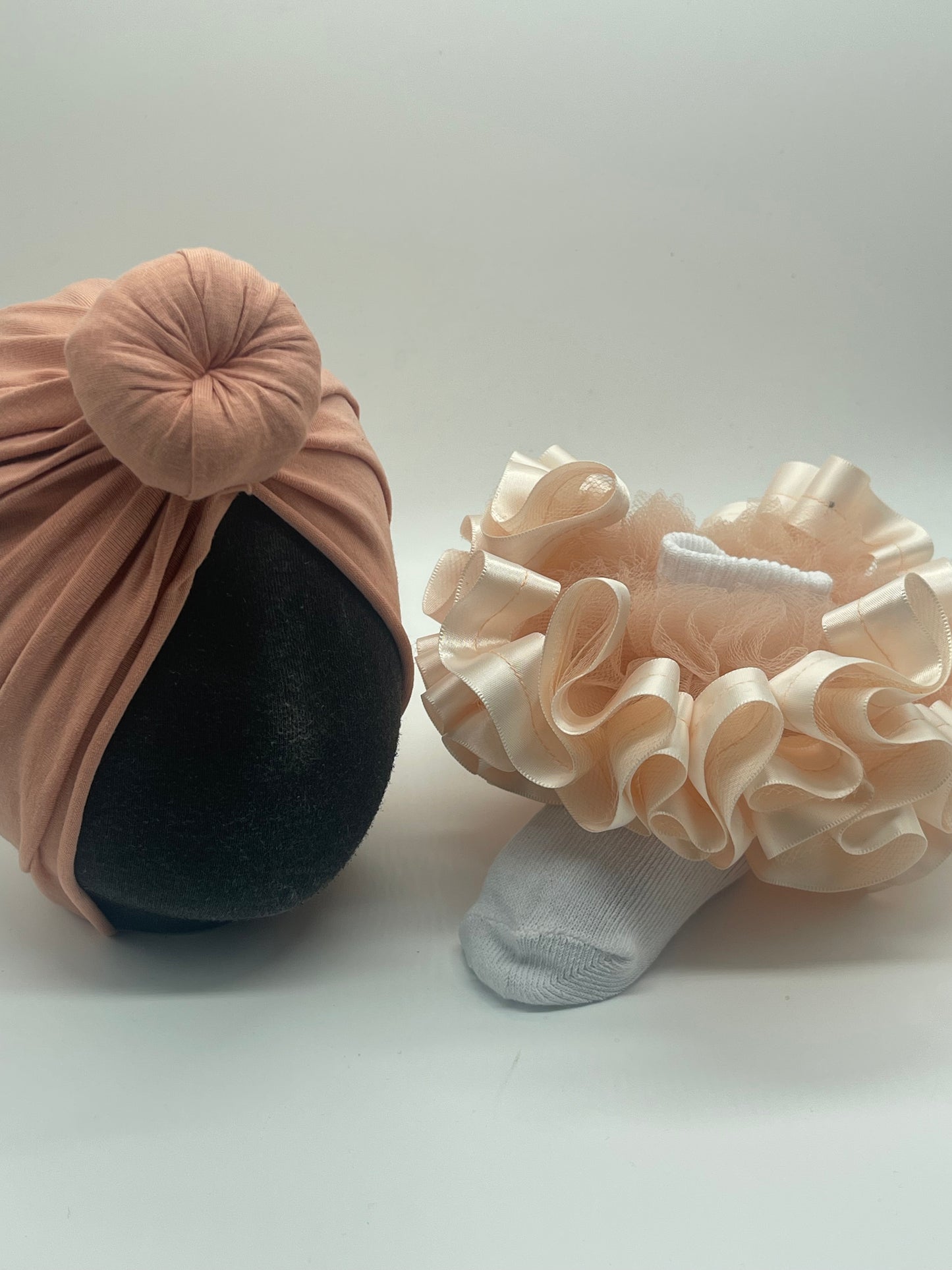 Nude ruffle socks