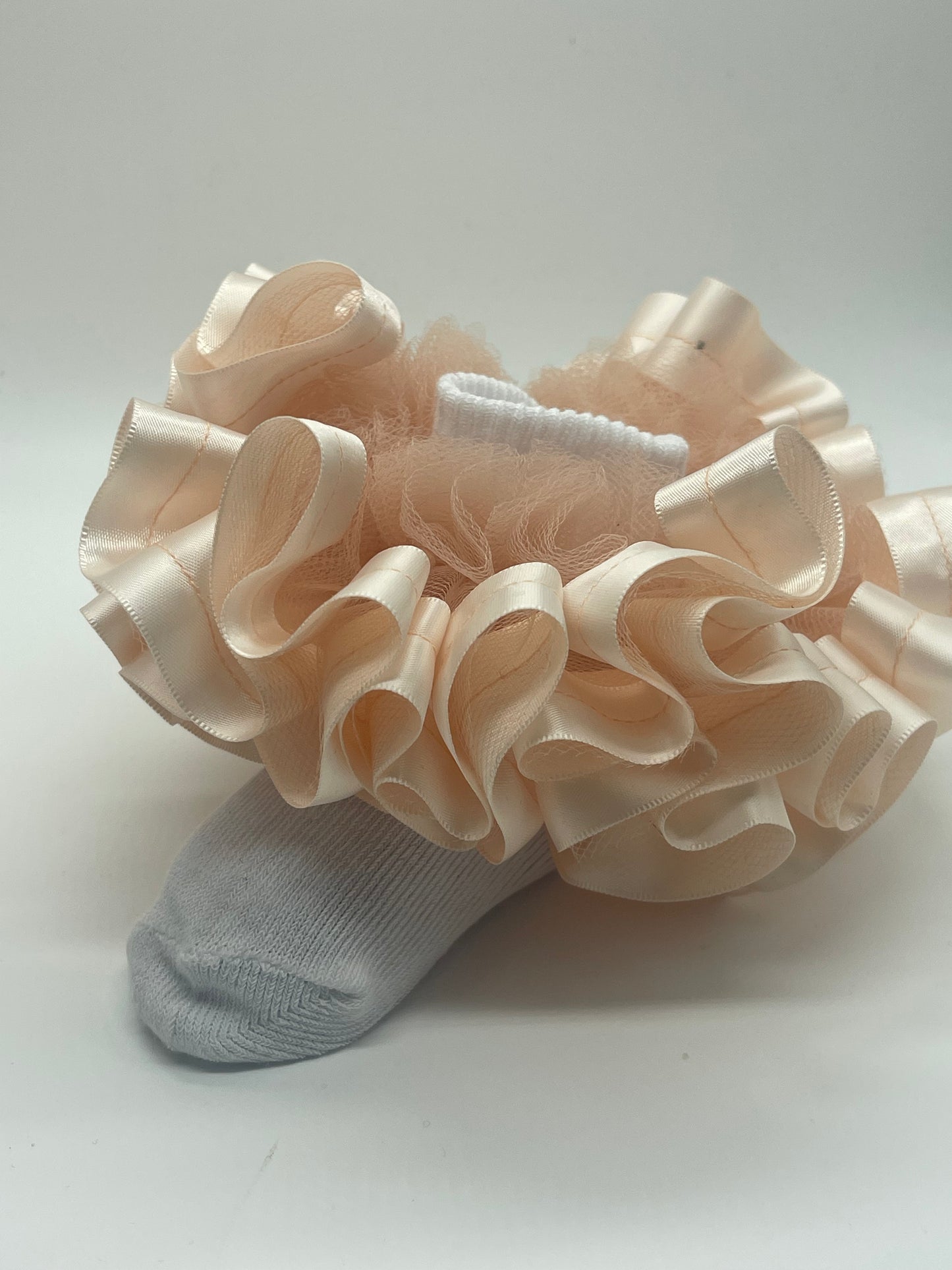 Nude ruffle socks