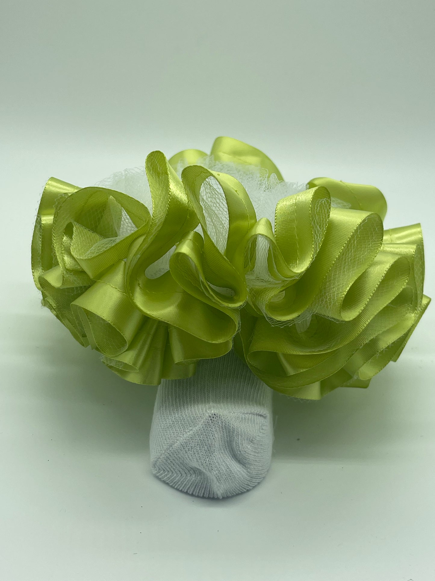 Moss green ruffle socks