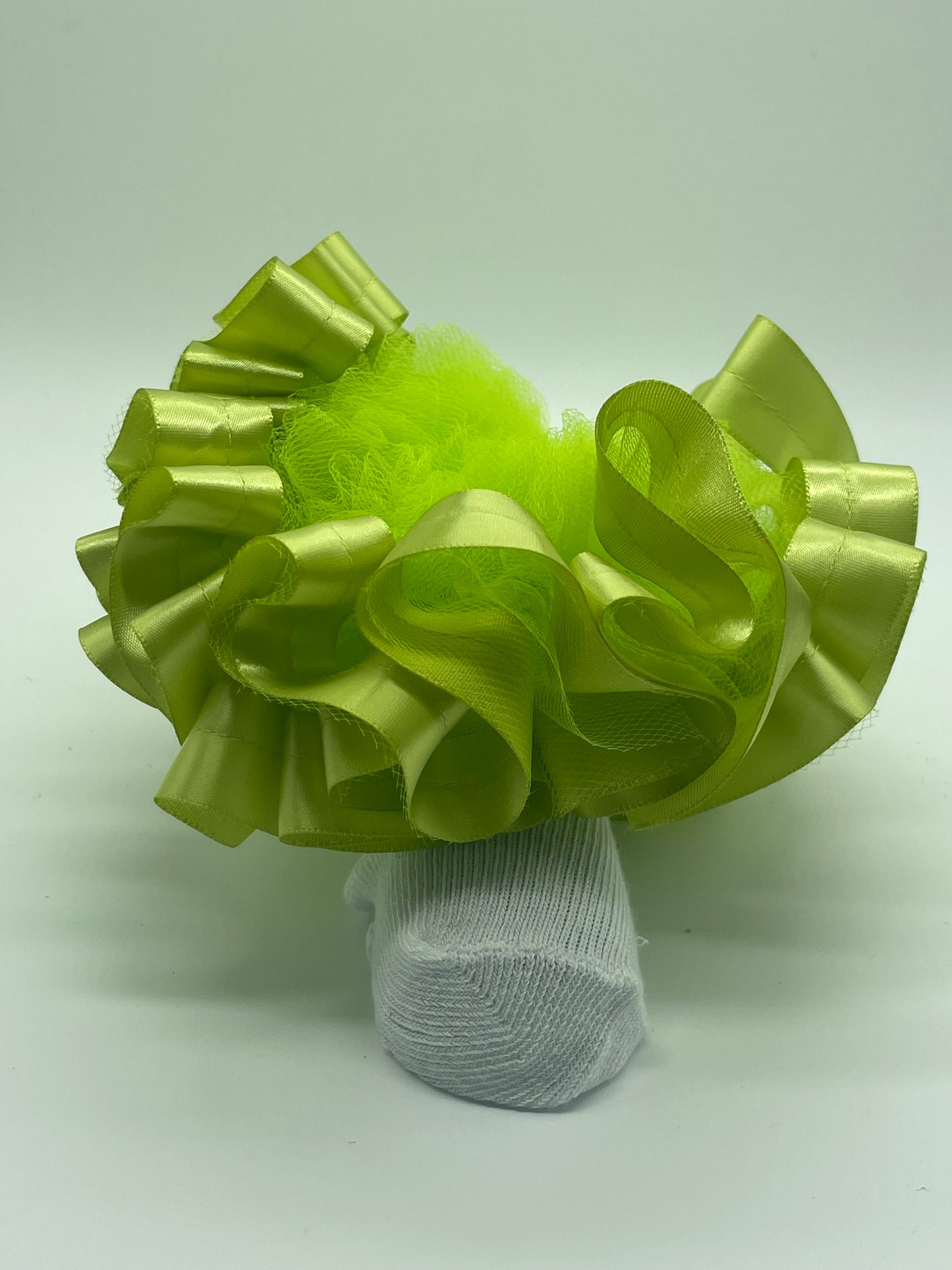 Moss green ruffle socks
