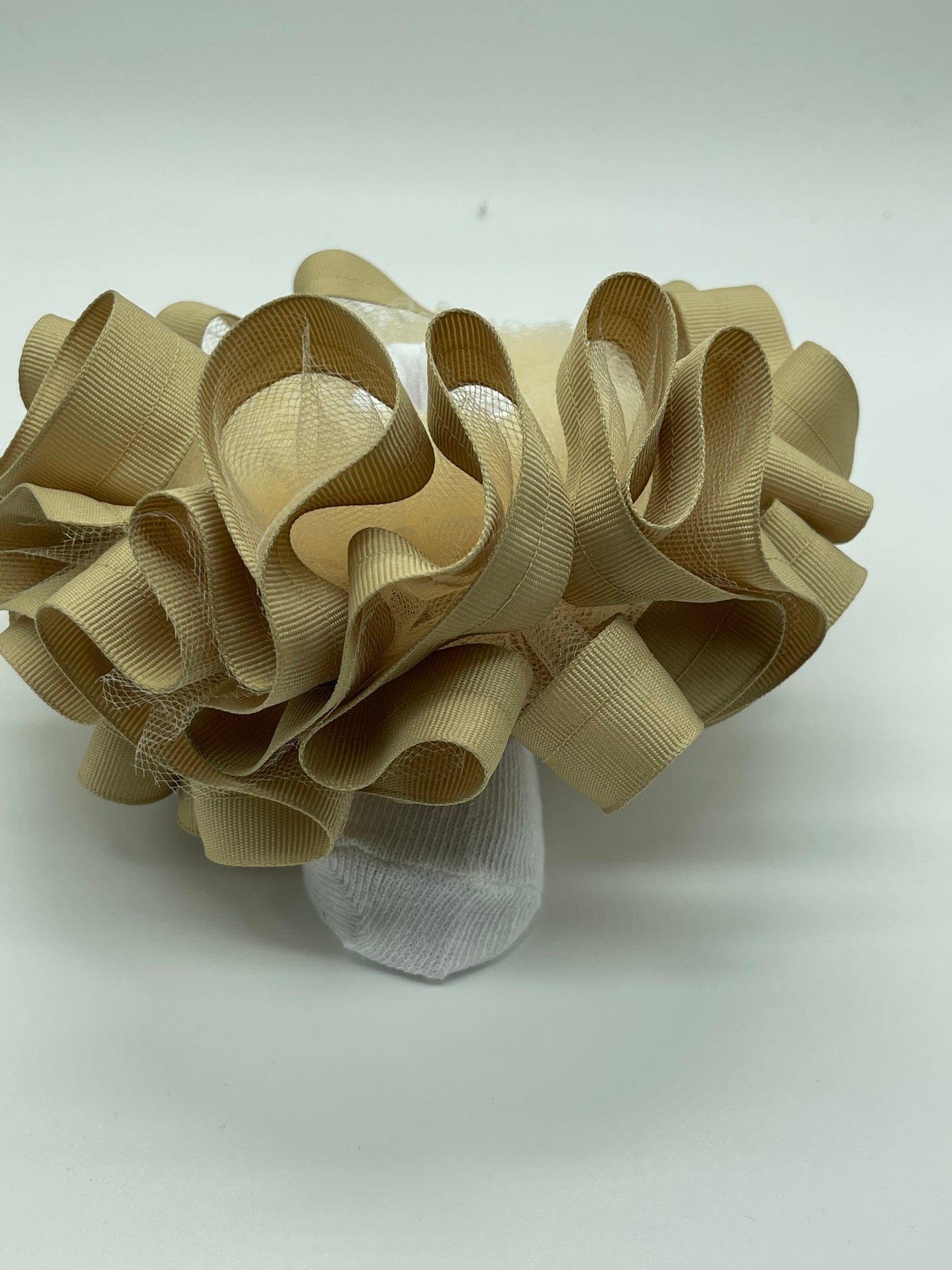 Beige ruffle socks