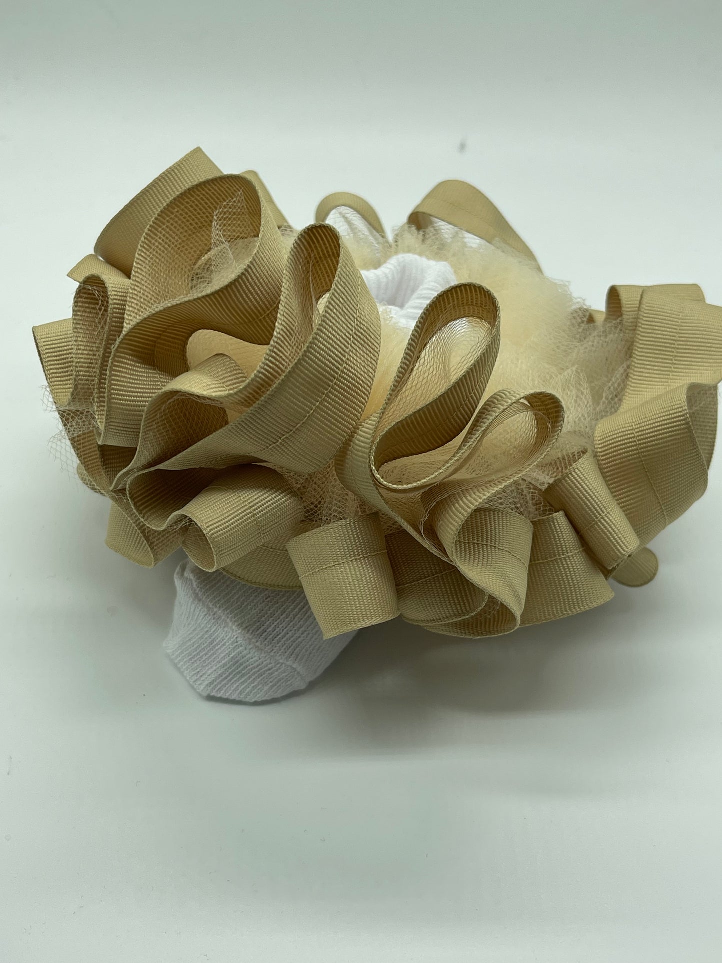 Beige ruffle socks